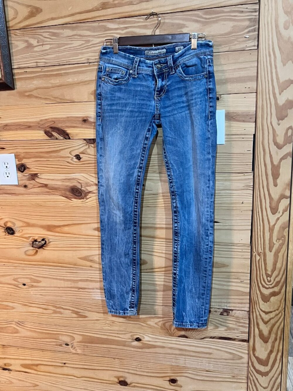 Buckle BKE‎ Jeans Womens Size 27 Sabrina Stylish Tapered Leg Denim 5 Pocket